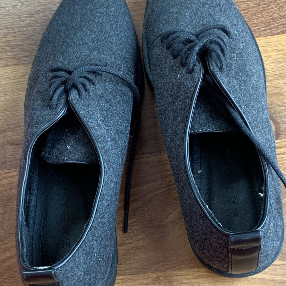 Low heeled comfortable shoes .(38EU)